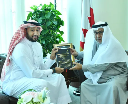 إنجاز أكاديمي متميز: السيد أحمد مبارك ينال درجة الدكتوراه في القانون