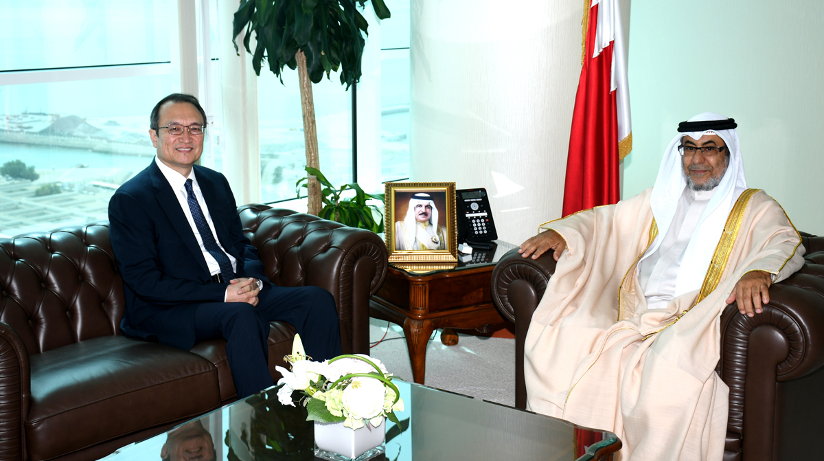 مشيداً بعمق العلاقات بين البلدين، وزير شؤون المجلسين يستقبل السفير الصيني