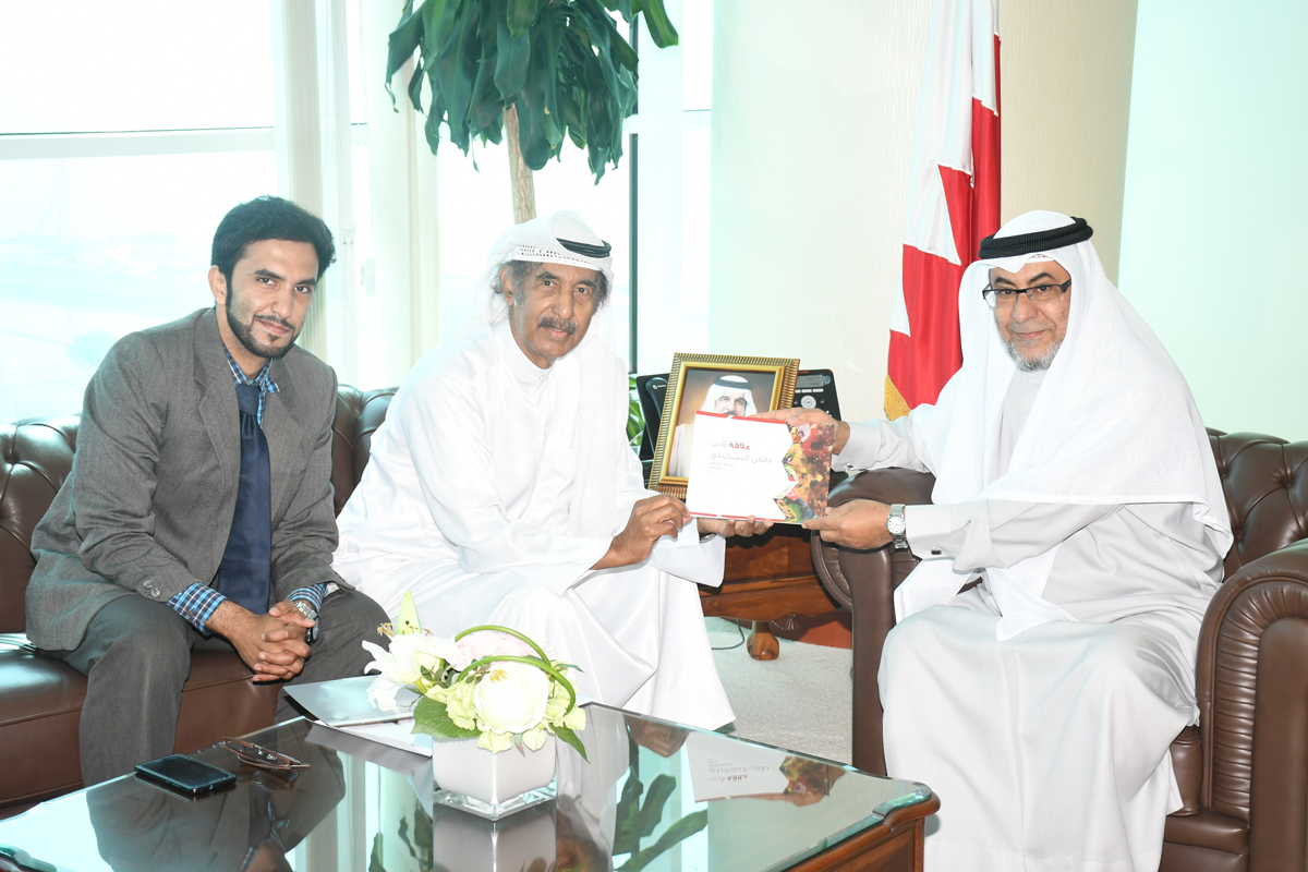 بمناسبة إصدار كتابه  "علاقة الأدب بالفن التشكيلي"، وزير شؤون مجلسي الشورى والنواب يستقبل الفنان إبراهيم الحوطي