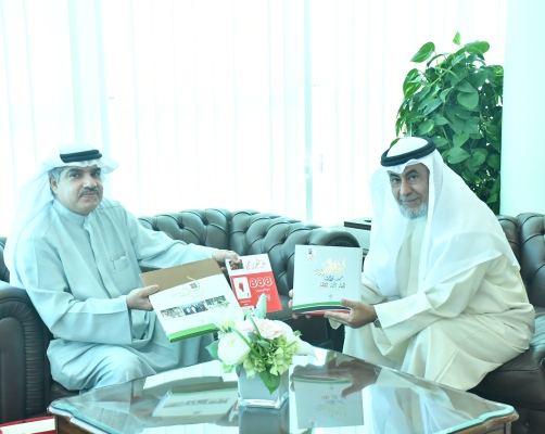 وزير شؤون مجلسي الشورى والنواب يستقبل المؤلف حسين إسماعيل