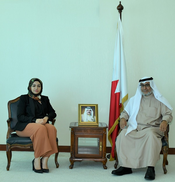 وزير شؤون مجلسي الشورى والنواب يستقبل النائب كلثم الحايكي