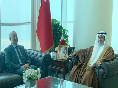 وزير شؤون مجلسي الشورى والنواب يستقبل السفير الجزائري