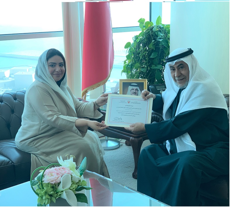 وزير شؤون مجلسي الشورى والنواب يستقبل استشارية التنمية البشرية رحاب شريف