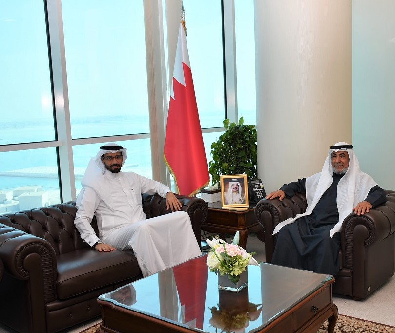 سعادة وزير شؤون مجلسي الشورى والنواب يستقبل النائب عبدالله الرميحي